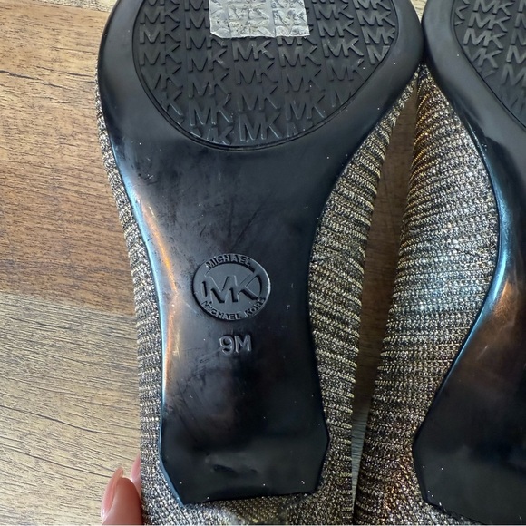 MICHAEL KORS Dorothy Flex Mid Pump Heels Metallic Glitter Silver KeKe Shiny Sz 9 - Picture 14 of 15